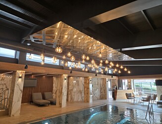 2 - Realizaci atypického stropního svítidla na míru Hotel Jezerka Seč